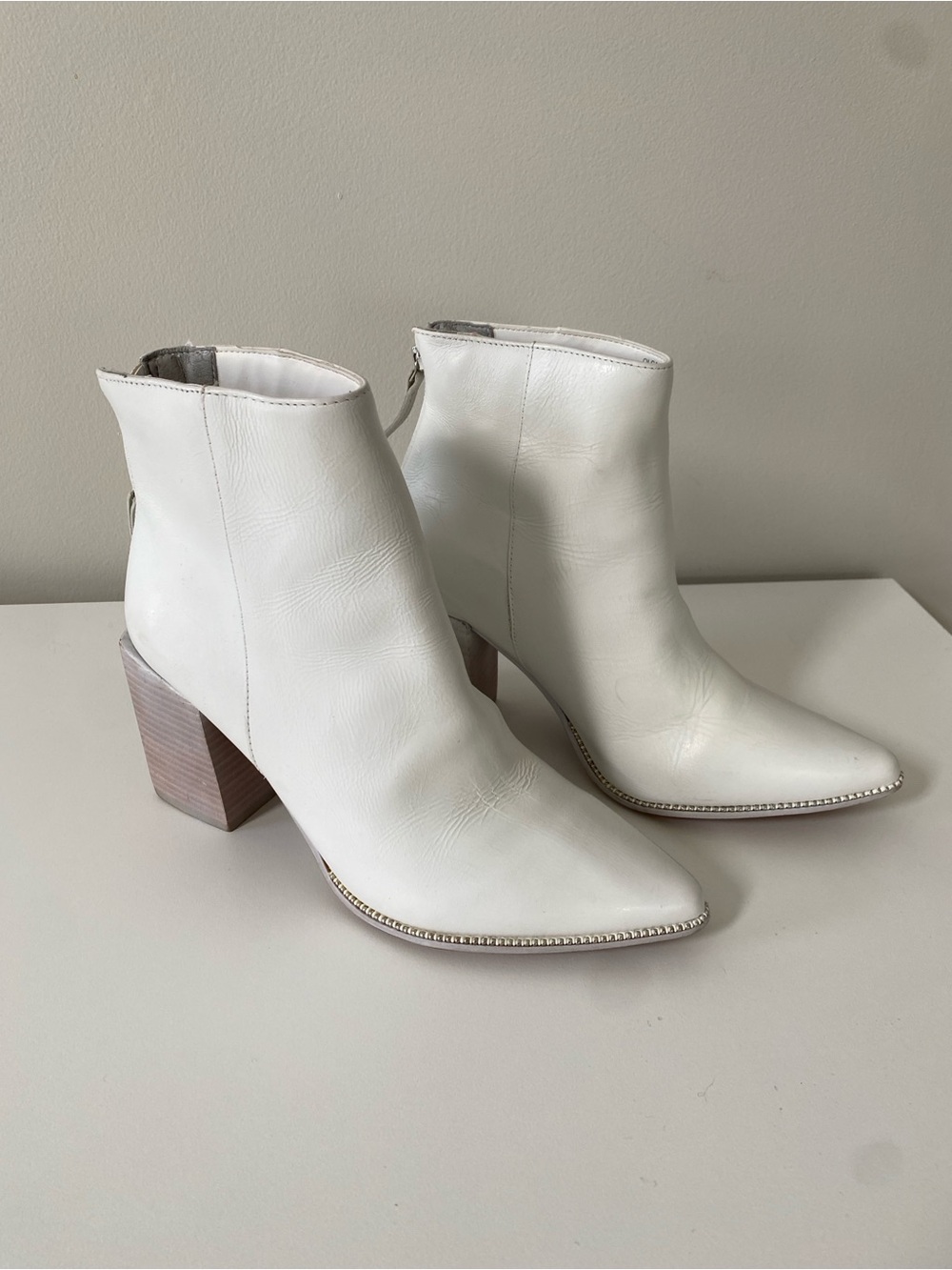 Steve Madden White Leather Pointed Toe Block Wood Ankle Boots Size 8.5M